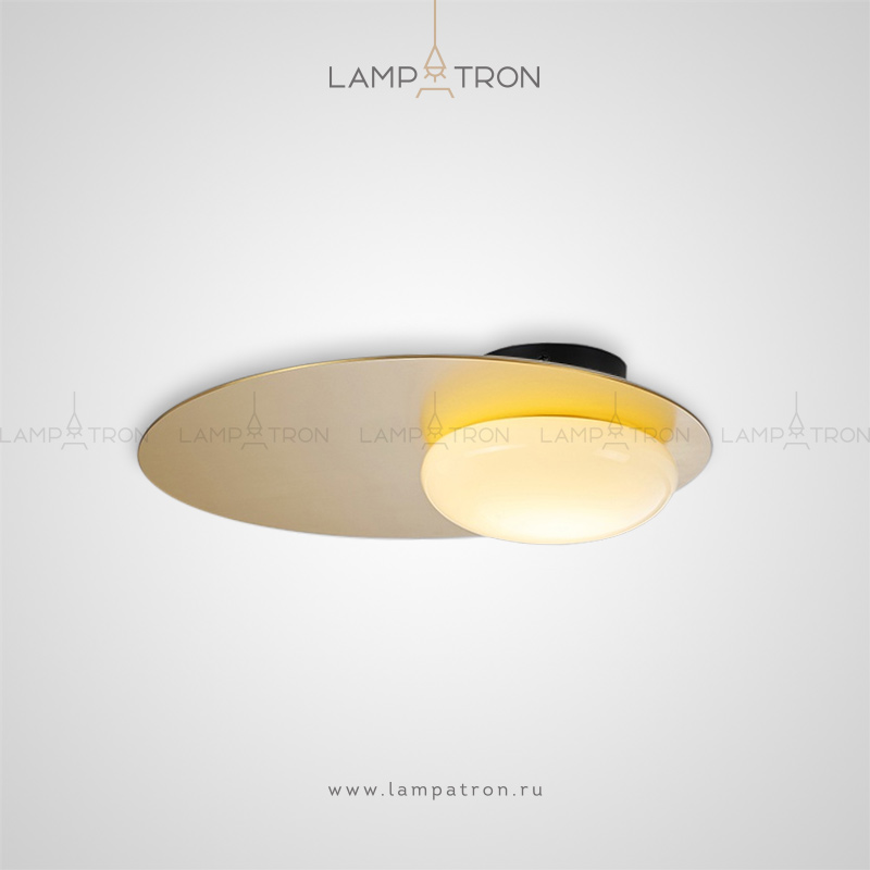 Потолочный светильник со стеклянным плафоном на латунной плоскости Lampatron LONE