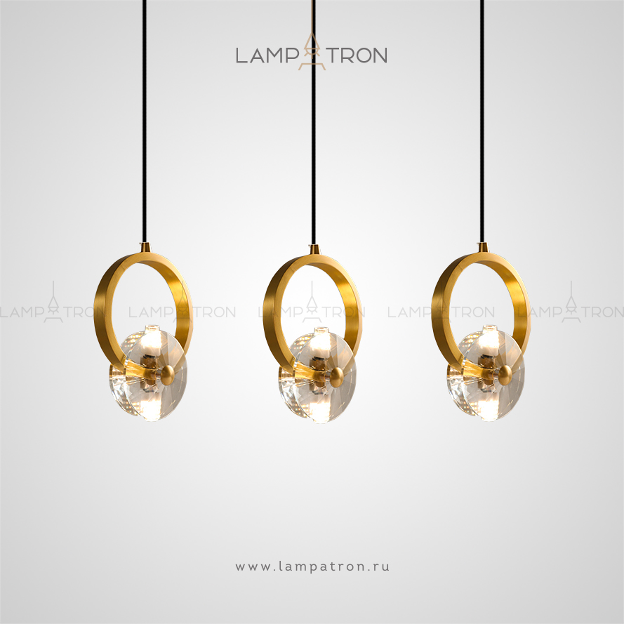 Комбинация из трех светильников с плафонами в виде кристаллов на латунных кольцах Lampatron ADONICA MORE
