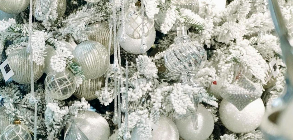 Дизайнерская Елка Заснеженная с Белыми елочными игрушками Christmas Tree White Hoarfrost Loft Concept 79.017-4