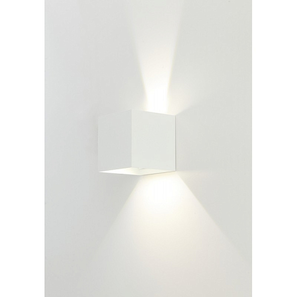 Уличный настенный светильник IMEX Wels IL.0014.0005 WH